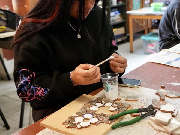 Estudiantes en un taller de creación del liceo