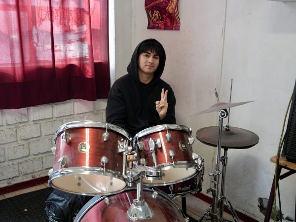 Estudiantes en una actividad de música del liceo